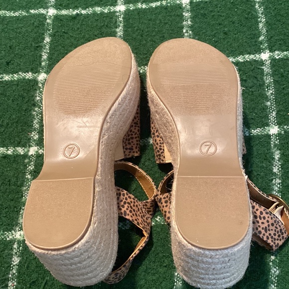 Patterned Wedges - Picture 3 of 3